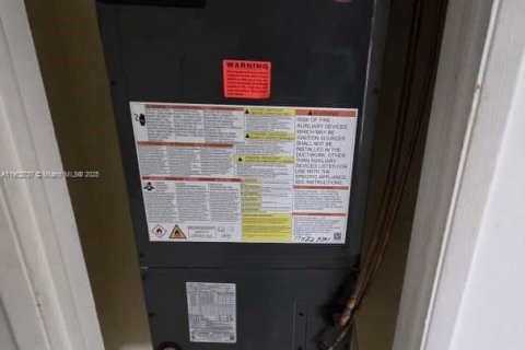 Купить виллу или дом в Окленд-Парк, Флорида 2 спальни, 81.75м2, № 1953103 - фото 13