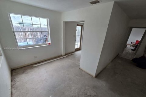 Купить виллу или дом в Окленд-Парк, Флорида 2 спальни, 81.75м2, № 1953103 - фото 4