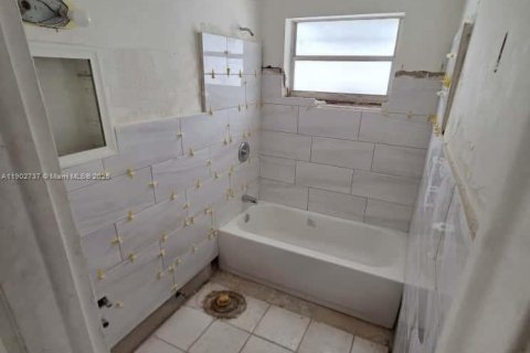 Купить виллу или дом в Окленд-Парк, Флорида 2 спальни, 81.75м2, № 1953103 - фото 5