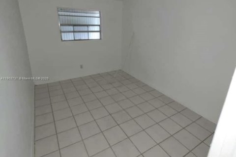 Купить виллу или дом в Окленд-Парк, Флорида 2 спальни, 81.75м2, № 1953103 - фото 6