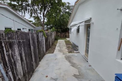 Купить виллу или дом в Окленд-Парк, Флорида 2 спальни, 81.75м2, № 1953103 - фото 11