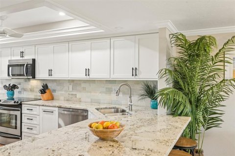 Condo in Sarasota, Florida, 2 bedrooms  № 2152175 - photo 12