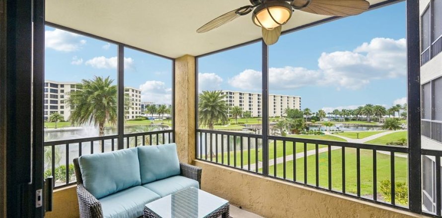 Condo in Sarasota, Florida, 2 bedrooms  № 2152175