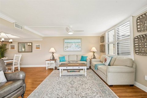 Condo in Sarasota, Florida, 2 bedrooms  № 2152175 - photo 21