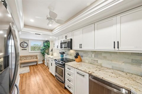 Condo in Sarasota, Florida, 2 bedrooms  № 2152175 - photo 9