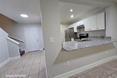 Touwnhouse à louer à Orlando, Floride: 2 chambres, 113.99 m2 № 2389404 - photo 12