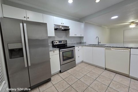 Touwnhouse à louer à Orlando, Floride: 2 chambres, 113.99 m2 № 2389404 - photo 5