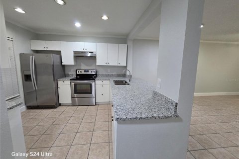 Touwnhouse à louer à Orlando, Floride: 2 chambres, 113.99 m2 № 2389404 - photo 13