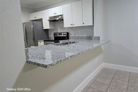 Touwnhouse à louer à Orlando, Floride: 2 chambres, 113.99 m2 № 2389404 - photo 3