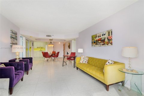 Купить кондоминиум в Серфсайд, Флорида 1 спальня, 89.37м2, № 2008649 - фото 3