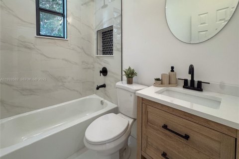 House in Miami, Florida 4 bedrooms № 1992626 - photo 19