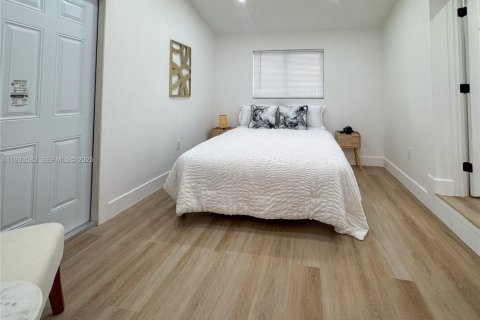 House in Miami, Florida 4 bedrooms № 1992626 - photo 26
