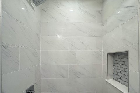 House in Miami, Florida 4 bedrooms № 1992626 - photo 24