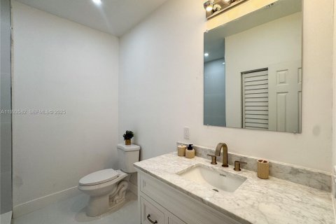 House in Miami, Florida 4 bedrooms № 1992626 - photo 16