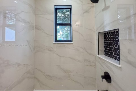 House in Miami, Florida 4 bedrooms № 1992626 - photo 20