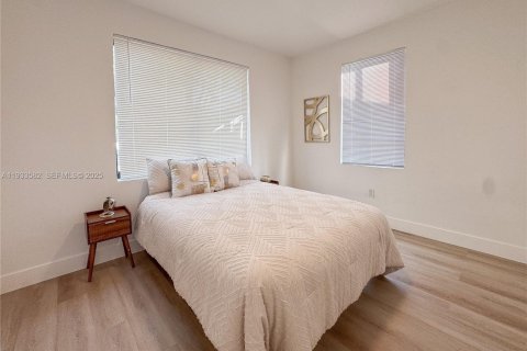 House in Miami, Florida 4 bedrooms № 1992626 - photo 22