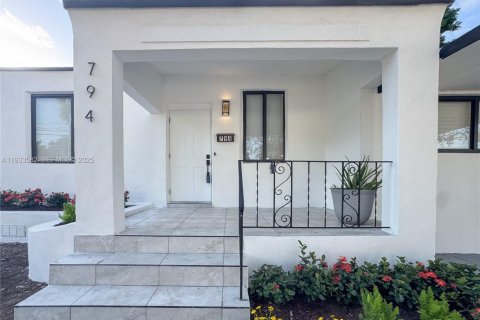 House in Miami, Florida 4 bedrooms № 1992626 - photo 5