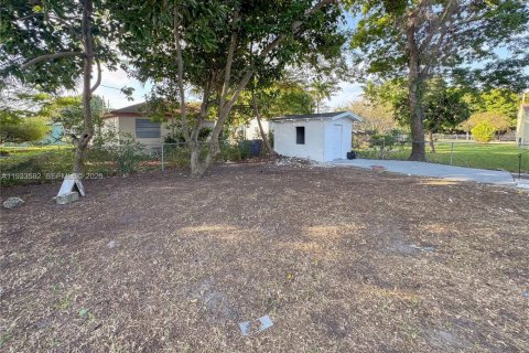House in Miami, Florida 4 bedrooms № 1992626 - photo 27