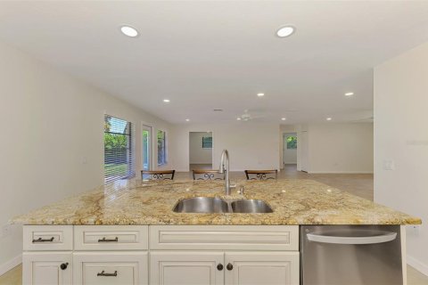 House in Nokomis, Florida 3 bedrooms, 181.62 sq.m. № 2113254 - photo 24