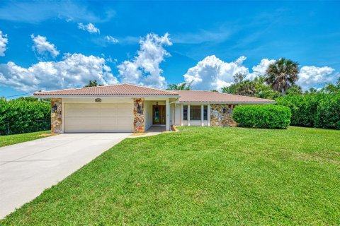House in Nokomis, Florida 3 bedrooms, 181.62 sq.m. № 2113254