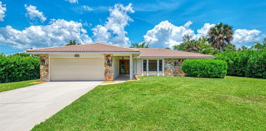 House in Nokomis, Florida 3 bedrooms, 181.62 sq.m. № 2113254