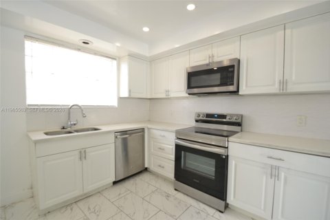 Adosado en alquiler en North Lauderdale, Florida, 3 dormitorios, 148.64 m2 № 2027124 - foto 6