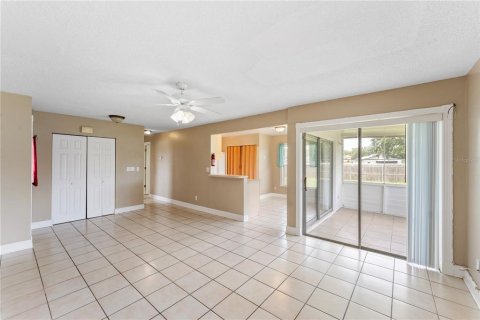 Villa ou maison à louer à Kissimmee, Floride: 2 chambres, 89.28 m2 № 1813189 - photo 5