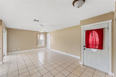 Villa ou maison à louer à Kissimmee, Floride: 2 chambres, 89.28 m2 № 1813189 - photo 3