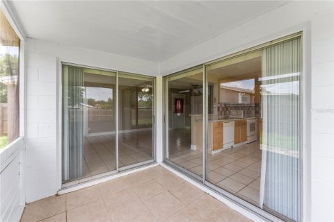 Villa ou maison à louer à Kissimmee, Floride: 2 chambres, 89.28 m2 № 1813189 - photo 17