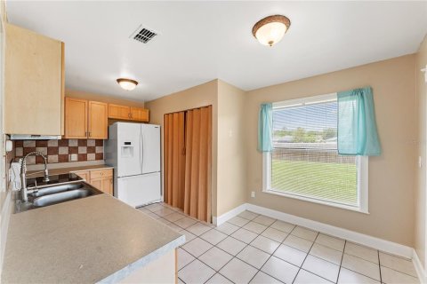 Villa ou maison à louer à Kissimmee, Floride: 2 chambres, 89.28 m2 № 1813189 - photo 7