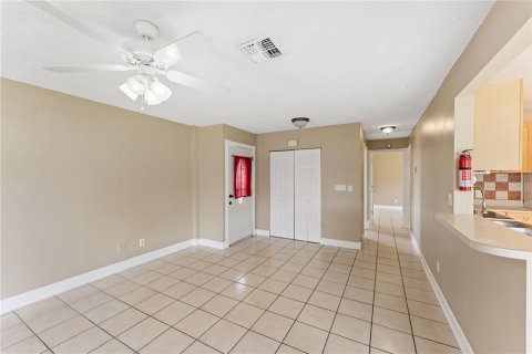 Villa ou maison à louer à Kissimmee, Floride: 2 chambres, 89.28 m2 № 1813189 - photo 4