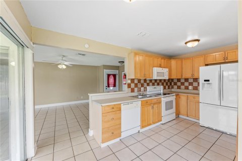 Villa ou maison à louer à Kissimmee, Floride: 2 chambres, 89.28 m2 № 1813189 - photo 9