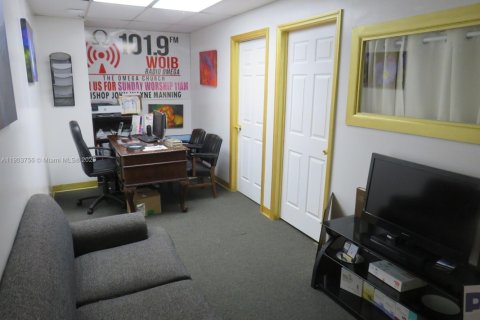 Immobilier commercial à vendre à Coral Springs, Floride № 2013434 - photo 8