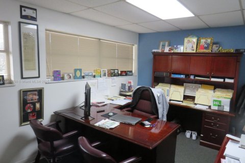 Immobilier commercial à vendre à Coral Springs, Floride № 2013434 - photo 6