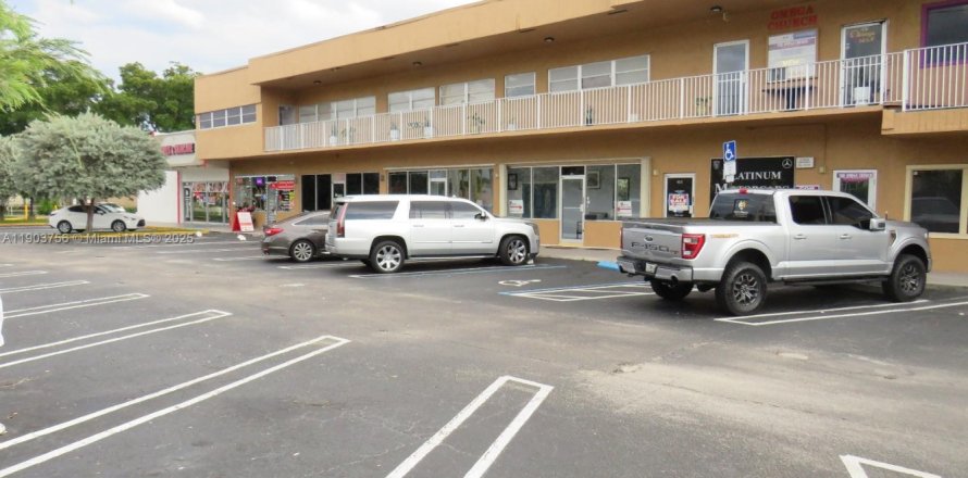 Immobilier commercial à Coral Springs, Floride № 2013434