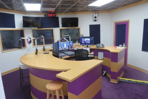 Immobilier commercial à vendre à Coral Springs, Floride № 2013434 - photo 10