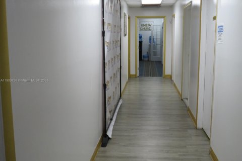 Immobilier commercial à vendre à Coral Springs, Floride № 2013434 - photo 19
