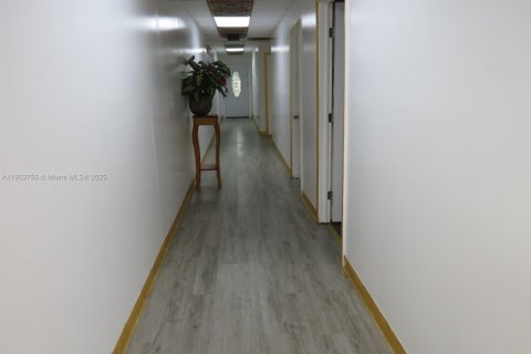 Immobilier commercial à vendre à Coral Springs, Floride № 2013434 - photo 18