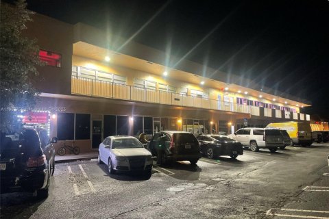 Immobilier commercial à vendre à Coral Springs, Floride № 2013434 - photo 3