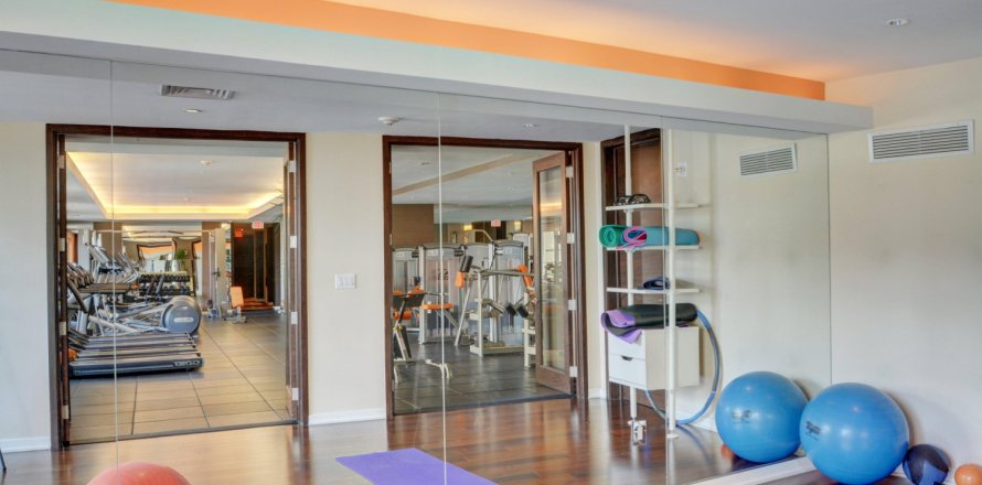 Condominio en West Palm Beach, Florida, 2 dormitorios № 970539