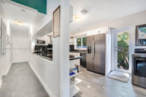 Villa ou maison à vendre à Miami, Floride: 2 chambres, 142.14 m2 № 1999018 - photo 12