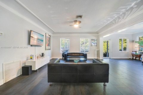 Villa ou maison à vendre à Miami, Floride: 2 chambres, 142.14 m2 № 1999018 - photo 5