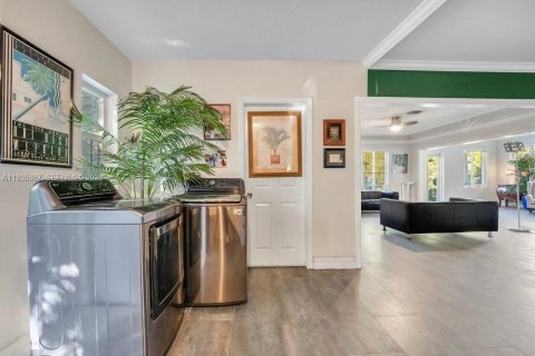 Villa ou maison à vendre à Miami, Floride: 2 chambres, 142.14 m2 № 1999018 - photo 13