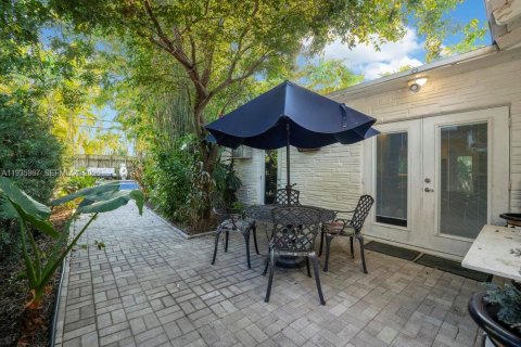 Villa ou maison à vendre à Miami, Floride: 2 chambres, 142.14 m2 № 1999018 - photo 18