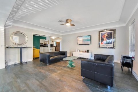 Villa ou maison à vendre à Miami, Floride: 2 chambres, 142.14 m2 № 1999018 - photo 4