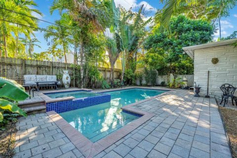 Villa ou maison à vendre à Miami, Floride: 2 chambres, 142.14 m2 № 1999018 - photo 19