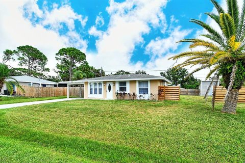 House in Venice, Florida 2 bedrooms, 84.08 sq.m. № 2210867