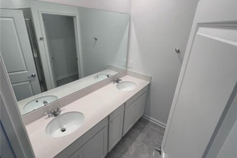 Townhouse in Winter Garden, Florida 4 bedrooms, 185.06 sq.m. № 1778699 - photo 15