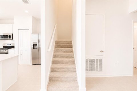 Touwnhouse à louer à Clermont, Floride: 3 chambres, 174.01 m2 № 2150232 - photo 5