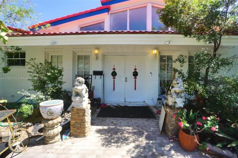 Casa en venta en Miami, Florida, 5 dormitorios, 308.62 m2 № 1712861 - foto 4
